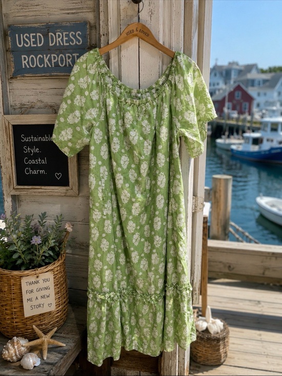 crown & ivy Dresses & Skirts - crown & ivy Light Green Floral dress